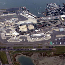 Американские власти открыли аэропорт Бостона