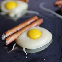 M&M - Конфеты «Яйца и бекон»