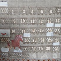 Тканевый настенный календарь.