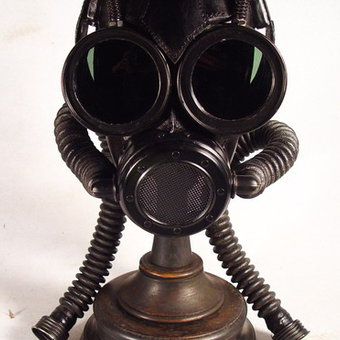 &#8220;Big Eyes&#8221; Steampunk leather Gas mask