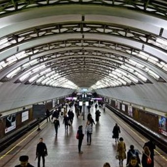 На участников драки в питерском метро завели уголовное дело