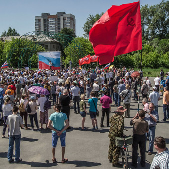 Челябинск 01. 07. 2018 Навальнята и анти-Путинисты. Троцкистский шабаш в сквере Колющенко.