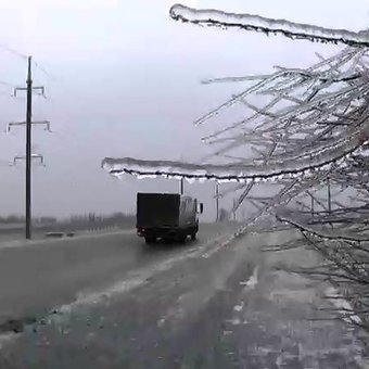 Дороги Украiни вкриe ожеледиця (видео)