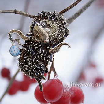 ежик. танцующий с мотыльками. подвеска