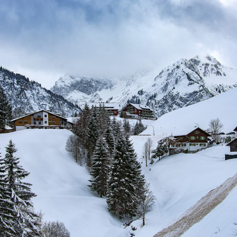 Ни слова. Только Альпы.