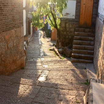 Лицзян днем и ночью