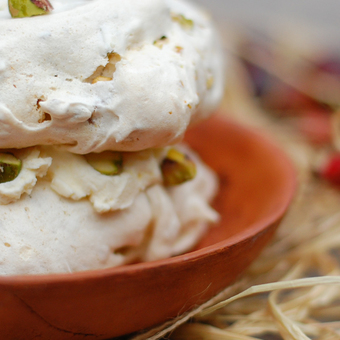 Pistachio meringues