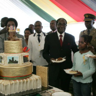 Президент Зимбабве потратил 600 тысяч долларов на 89-летие