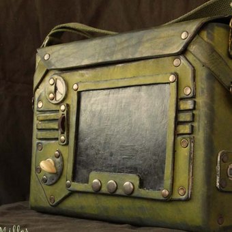 сумка по мотивам Pip-boy 3000