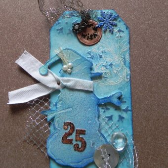 Тег 4 от Тима Хольтца Tag 4 from Tim Holtz