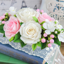 Букет цветов из холодного фарфора с розами, жасмином и гиперикумом.