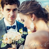 Букет невесты из пионовидный роз, ранункулюсов и гвоздики. Тёплая осенняя свадьба Оли и Дениса.