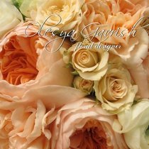 Букет невесты с пионовидными розами Дэвида Остина (David Austin Roses), ранункулусами и гвоздикой.
