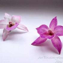 Два в одном: боковой зажим + брошь с орхидеей.