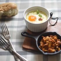 Girolle and eggs en cocotte