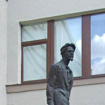 Памятник Чехову в Камергерском переулке перенесут из-за туалета