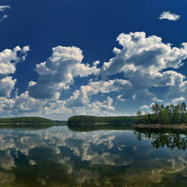Пейзаж. Озеро с облаками