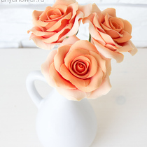 Персиковый букет садовых роз