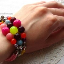 Разноцветные браслеты из натуральных камней