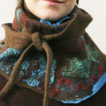 Шарф-платок Шоколадно-бирюзовый, нуно-войлок. Felted triangle scarf / kerchief Brown Turquoise Red W