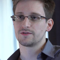 Сноуден прибыл в Москву без секретных документов