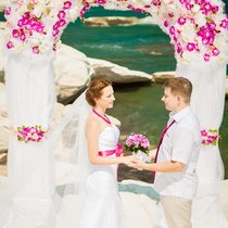 Свадьба на Кипре в лиловом стиле: Даша и Саша