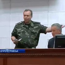 У Днiпропетровську депутати втiкають вiд повiсток в армiю (вiдео) (видео)