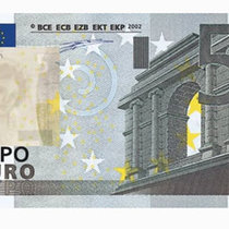 В обращение введена новая купюра в пять евро