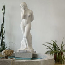 ЮУРГУ, корпус 3Б фойе, фонтан, скульптура обнаженная. Скульптор Авакян.