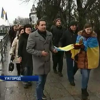 В Ужгородi символiчно об'eднали Схiд та Захiд Украiни (видео)