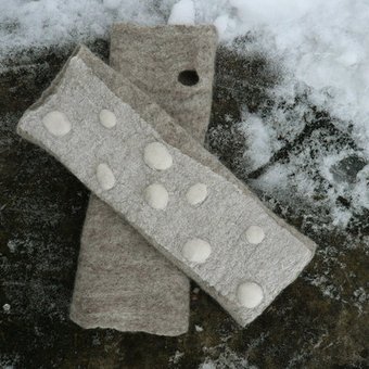 Войлочные митенки из шерсти Nuno felted arm warmers mittens recycled eco-friendly pebbles